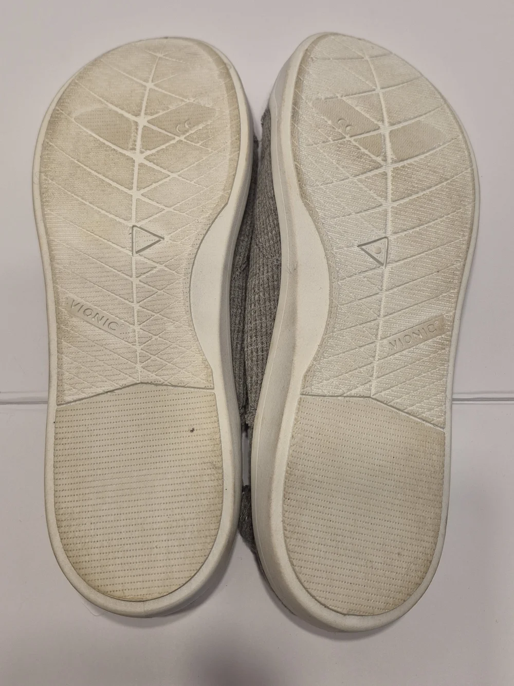 Vionic Pismo Beach Mens Gray Slip-On Casual Shoes - Picture 6 of 7